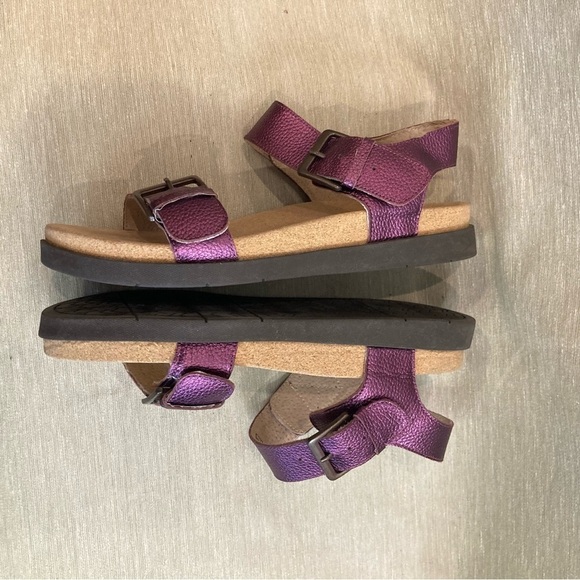 REVITALIGN Sz 8  Excursion Sugar Plum Metallic Velcro Closure Comfort Sandals - Picture 6 of 11